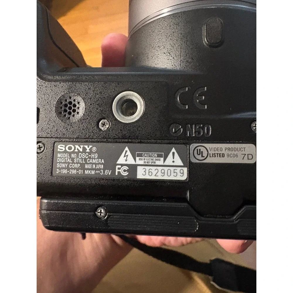 Sony Cyber-shot DSC-H9 8.1MP Digital Camera 15x Zoom Carl Zeiss Black Lowepro